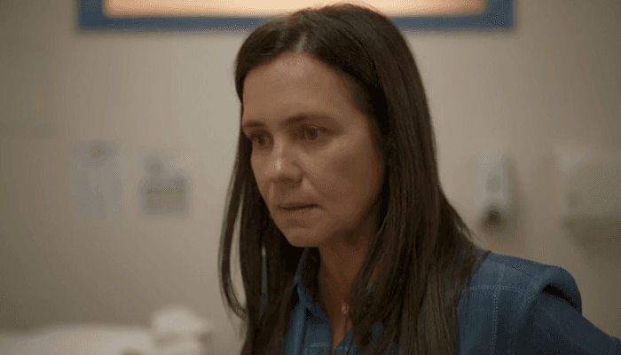 Amor de Mãe: Thelma é flagrada por Durval e revela farsa sobre Danilo