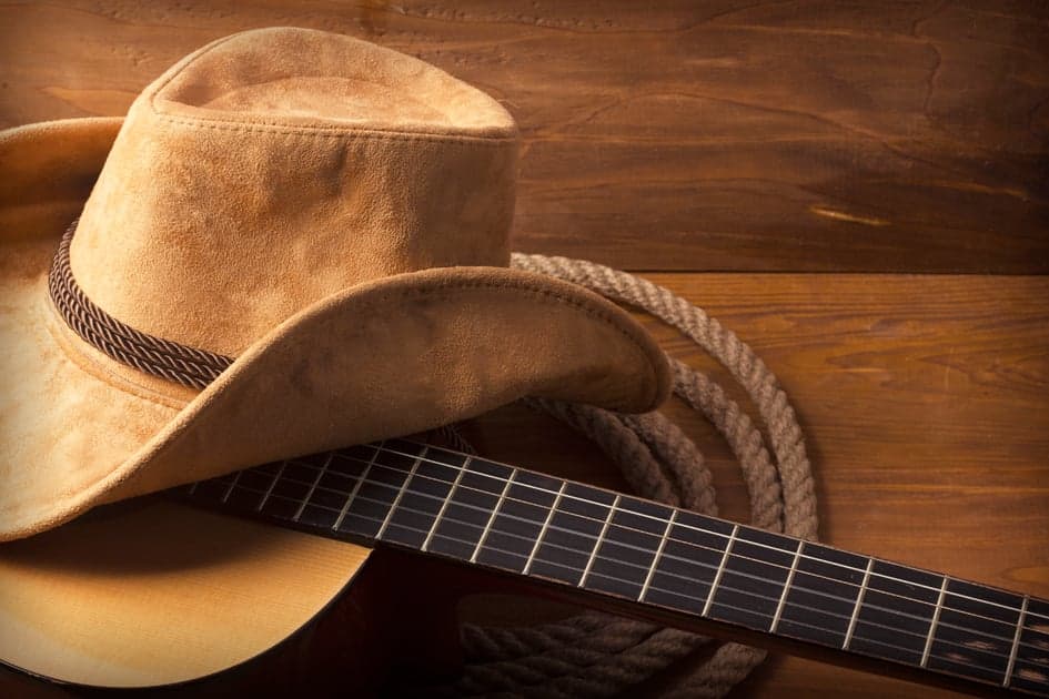 Filho de cantor sertanejo se assume gay após anos e deixa pai famoso sem reação