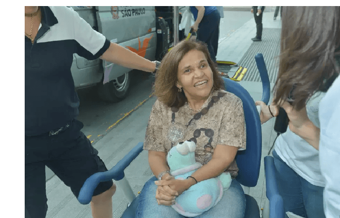 Após traumatismo craniano e 17 dias internada Claudia Rodrigues deixa hospital