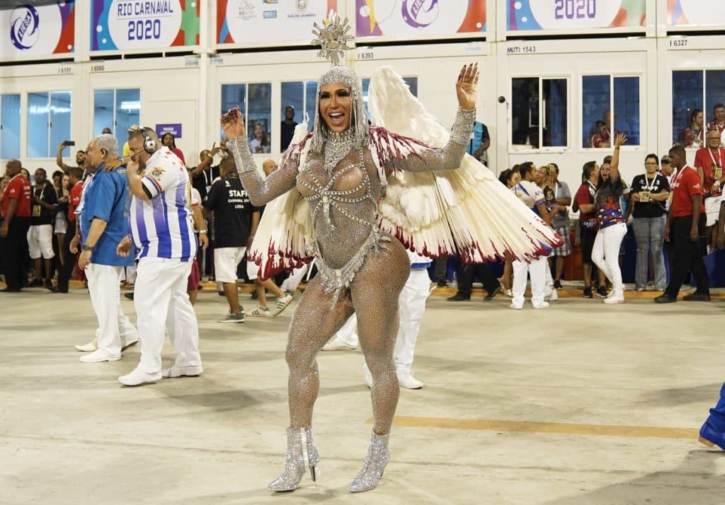 Gracyanne Barbosa se machuca gravemente e expõe ferimento ao público: "Está ardendo muito"