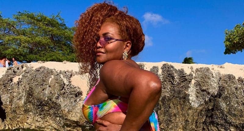 Gaby Amarantos, após expor vagina, posa de fio dental e tamanho da parte íntima chama a atenção: "misericórdia"