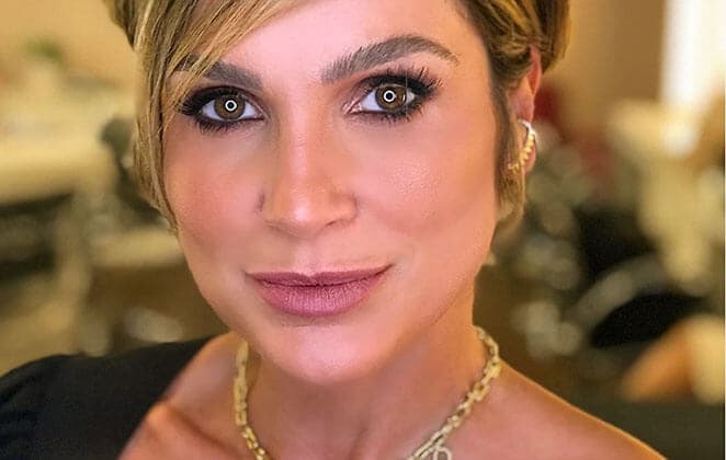 Aos 45 anos, Flávia Alessandra surge de biquíni minúsculo e expõe corpo sarado