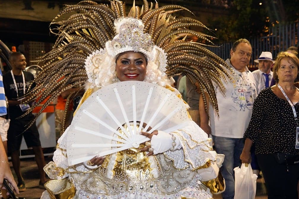 Jojo Todynho põe seios para fora, exibe parte íntima durante carnaval e se justifica: "empoderada"