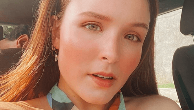 De tirar o fôlego! Aos 19 anos, Larissa Manoela exibe curvas em biquíni sensual e impressiona