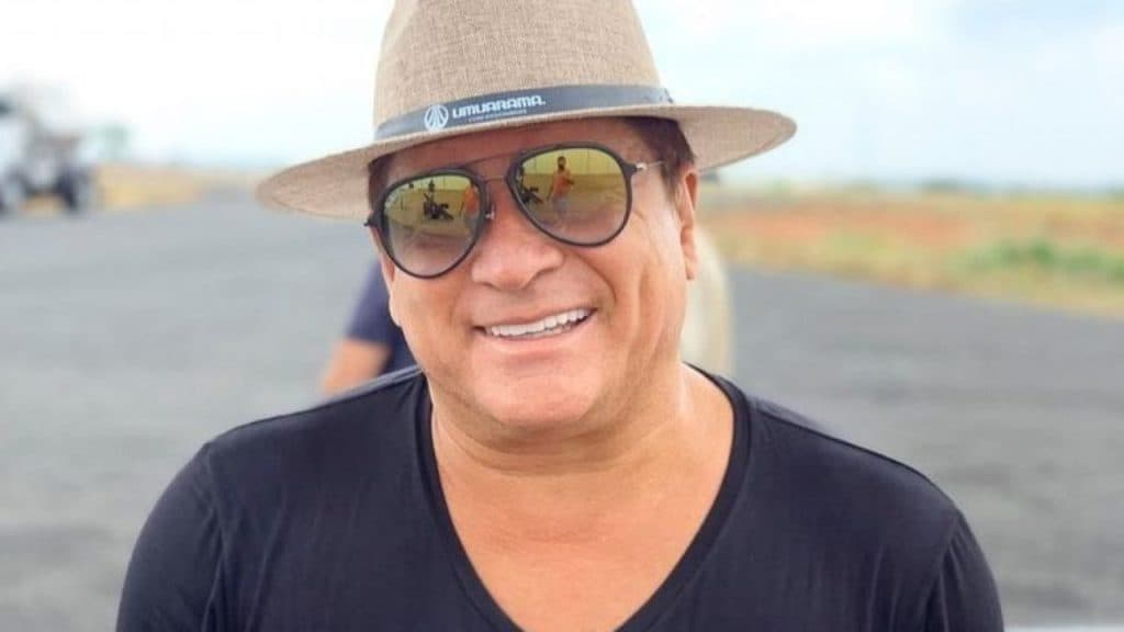 Chocada! Leonardo é flagrado apenas de sunga colada e deixa 'dote' exposto: "É enorme"