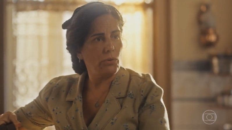 Éramos Seis: Lola é surpreendida após morte de Carlos, se revolta e desmorona