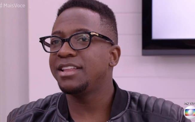 Chocada! Mumuzinho expõe briga na Justiça com famoso cantor: "Explorador"