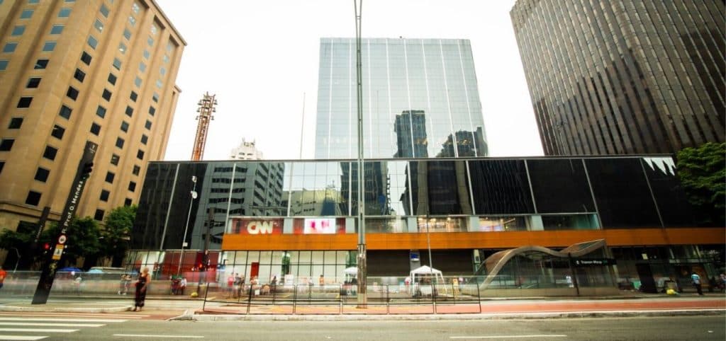 CNN Brasil, nova casa de William Wacck e companhia, começa a funcionar e vira ponto turístico na Avenida Paulista