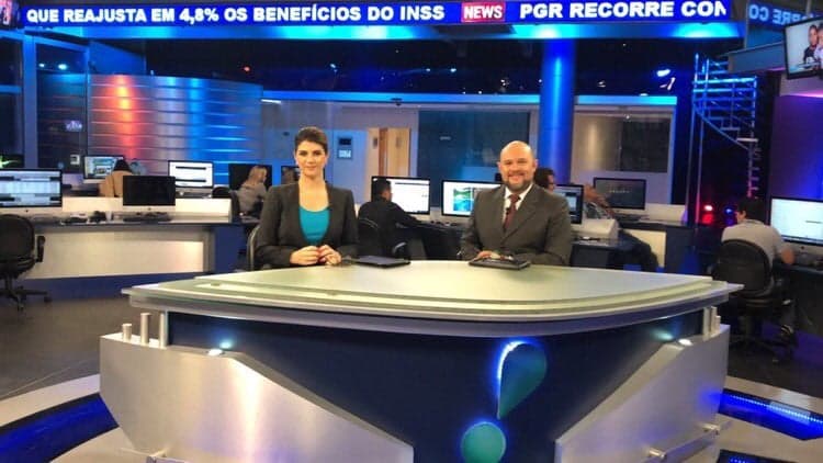 Famosos apresentadores se reencontram 24 anos depois e reação é emocionante