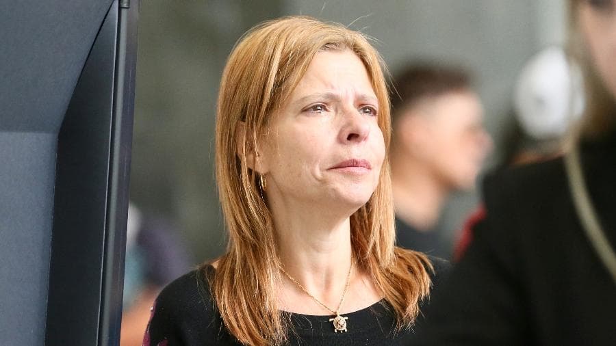 Rose Miriam, mãe dos filhos de Gugu, sente fortes dores e volta ao Brasil em caráter emergencial; filhos ficam com avó