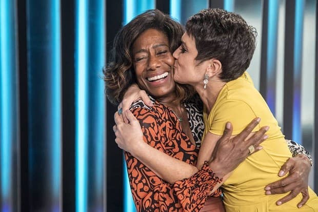 Sandra Annenberg manda recado a Gloria Maria após morte da mãe e cirurgia no cérebro no 'Globo Repórter'