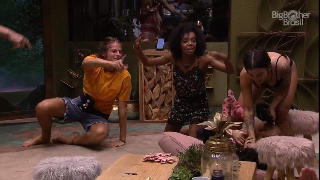 Thelma se revolta com participantes do BBB e parte para cima: "Eu não aguento vocês''