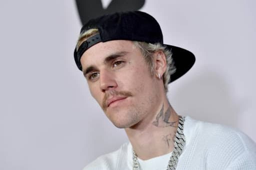 Justin Bieber mostra lado humano e faz doação para ajudar no combate ao coronavírus