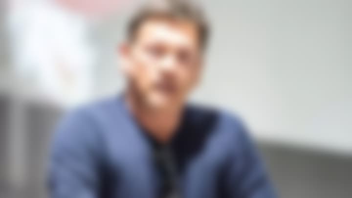 Ator famoso sofre acidente em viagem para gravação e tem sérias consequências