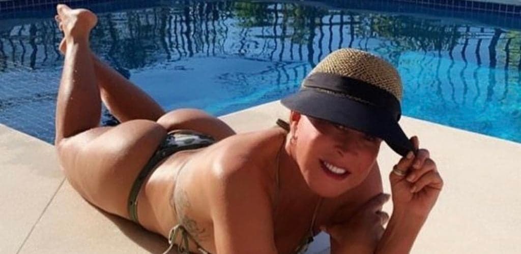 Zilu Camargo, aos 61 anos, mostra bumbum sarado e deixa todo mundo boquiaberto