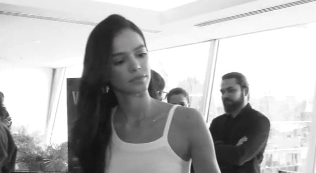 Eita! Bruna Marquezine recusa entrevista, revolta jornalista e profissional detona atriz: “Ataque de estrelismo”