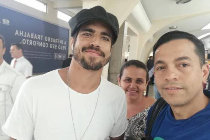 Caio Castro constrange homem e mulher em público ao dar resposta grossa após pedido para tirar foto