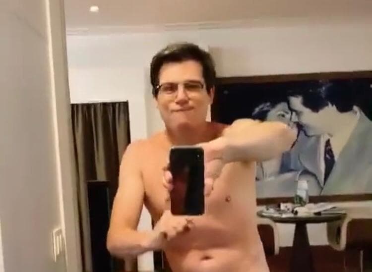 Socorro! Celso Portiolli aparece sensualizando sem camisa em vídeo, viraliza na web e internautas disparam: “Tudo em cima”