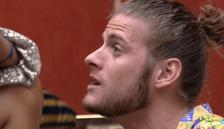 BBB 20: Após tirar sarro de Babu Santana, Daniel exige comida vegetariana no VIP e leva dura de Rafa Kalimann