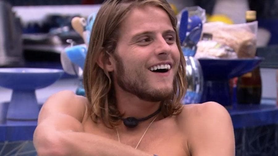 Carlinhos Maia faz festinha em casa com famosos e ex-BBB Daniel é pego em posição sexual