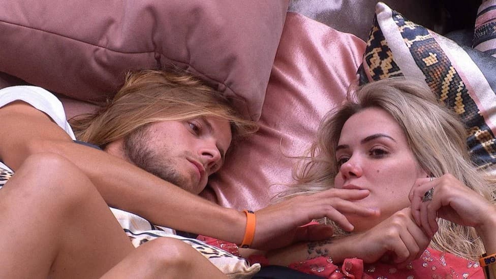BBB20: Marcela, após brochada de Daniel, lamenta dificuldade para transar com modelo no reality