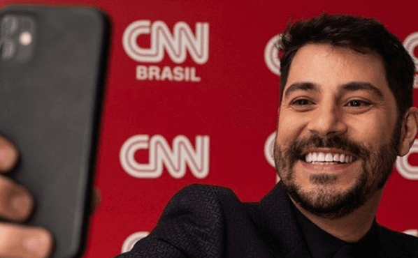 Evaristo Costa fala demais e expõe apelo de Silvio Santos para assinar com o SBT: "Sem interesse''