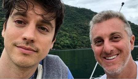 Irmão de Luciano Huck entrega namoro com ator gato e casamento é anunciado: "Unidos"