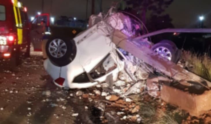 Luto na música: Cantor morre após sofrer trágico acidente de carro; veículo ficou totalmente destruído