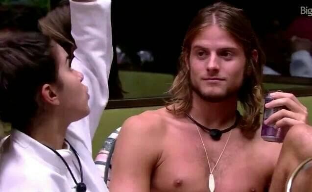 Gizelly se irrita com Daniel após brother debochar de beijo em Prior no BBB20: "Você é juiz agora?"