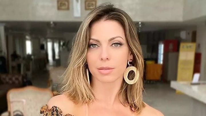 Sensual, Sheila Mello agita fãs ao expor tatuagem em local inusitado: “Meu corpo, minha regra”