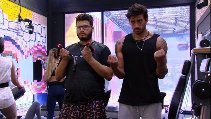 Ex-BBB Victor Hugo aparece em live de Guilherme e público aponta perseguição: “Precisa de ajuda”
