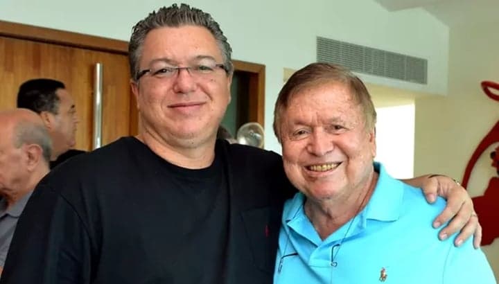 Boninho posa ao lado do pai, Boni, em almoço de família e ostentação assusta: “R$ 5 mil”