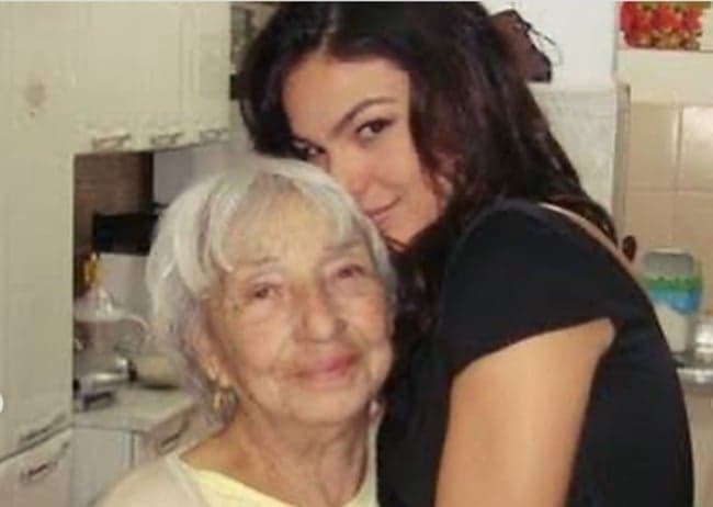 Isis Valverde, após morte do pai, sofre mais uma grande perda familiar: "te amo vó"