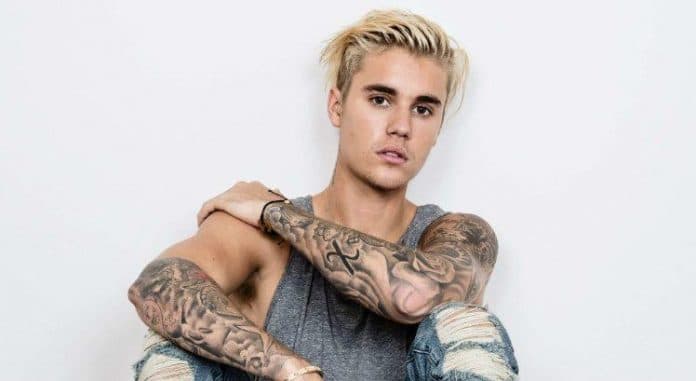 Jornal considera Justin Bieber um fracassado e cria guerra com a web (Foto: Reprodução) Jornal considera Justin Bieber um fracassado e cria guerra com a web (Foto: Reprodução)