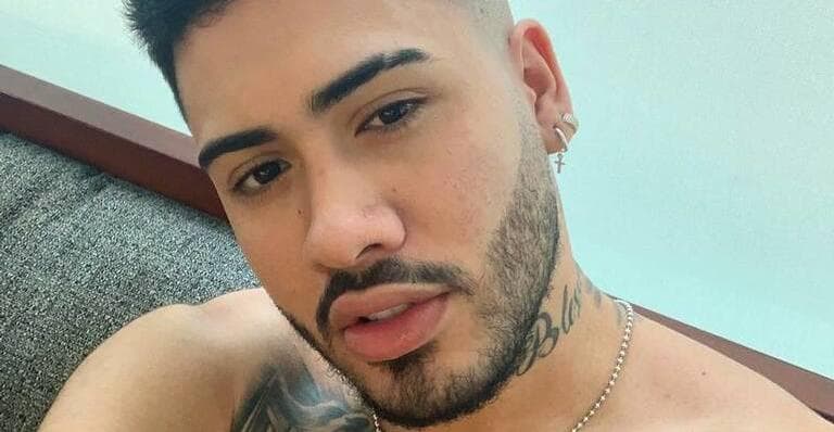 Passada! Kevinho aparece rebolando de shortinho feminino, deixa tudo marcado e internautas disparam: “Partiu os ovos”