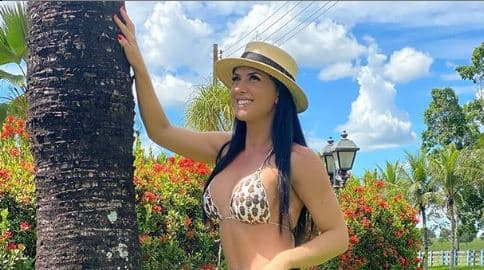 Graciele Lacerda surge com biquíni minúsculo e espanta público com foto: "Enorme mesmo"