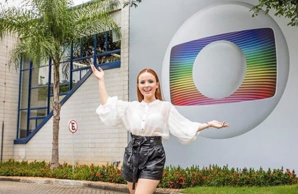 Após ser esquecida por emissora, Larissa Manoela faz sua estreia em programa da Globo