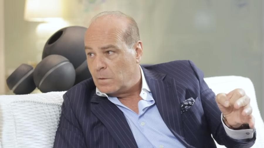Marcelo de Carvalho, dono da RedeTV!, faz apelo para que pessoas voltem a trabalhar