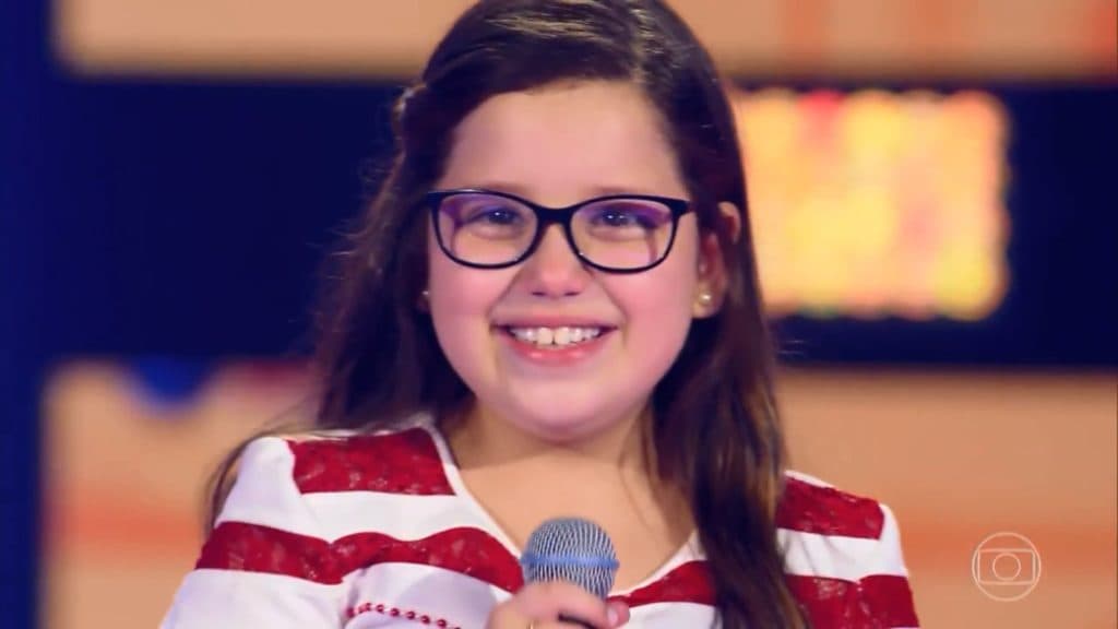 Participante vai aos prantos ao vivo no The Voice Kids e público critica Simone e Simaria