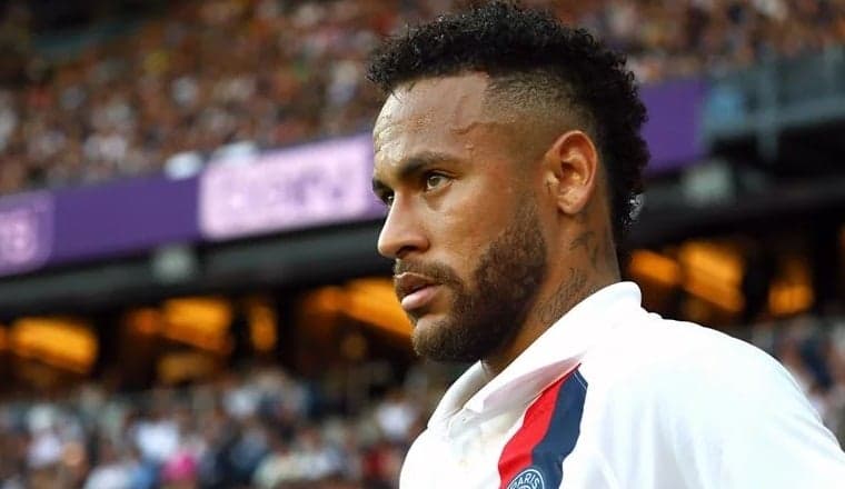 Após esnobar e destratar ex-BBB, Neymar se declara para cantora casada em vídeo: "Te amo''