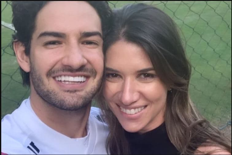 Com gravidez exposta, Rebeca Abravanel expõe momento íntimo com Pato e foto comprova