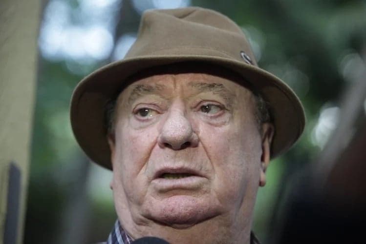 Raul Gil passa mal, é internado com suspeita de Coronavírus e filho do apresentador desabafa