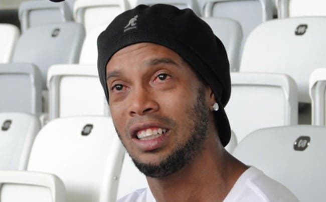 Ronaldinho Gaúcho tem fotos na cadeia expostas e deixa os fãs totalmente comovidos