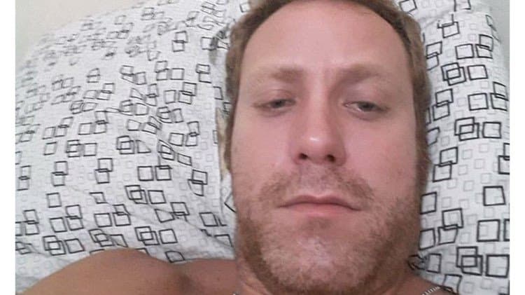 Eterno Cabeção da Malhação, Sergio Hondjakoff, faz vídeo íntimo convidando mulheres para quarentena: "Vem gatinhas"