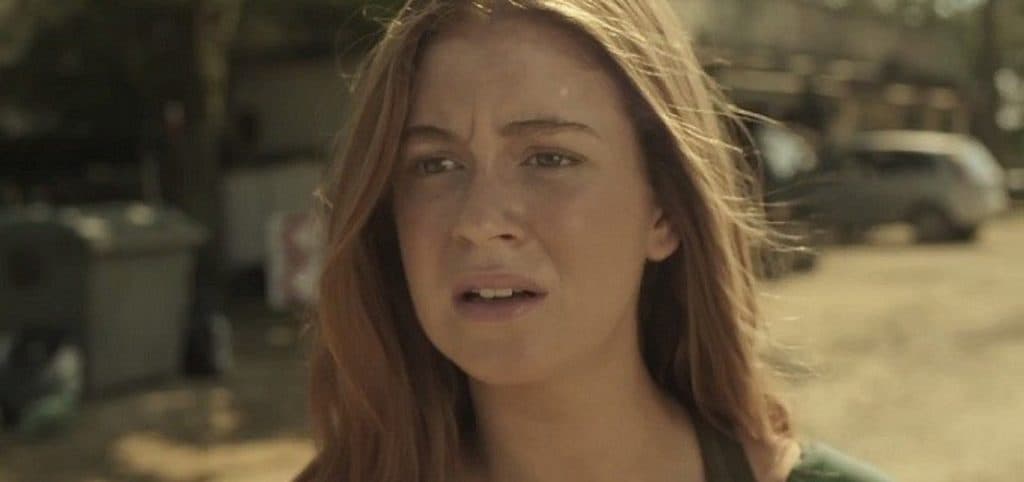 Totalmente Demais: No fundo do poço, Eliza é roubada e fica na miséria