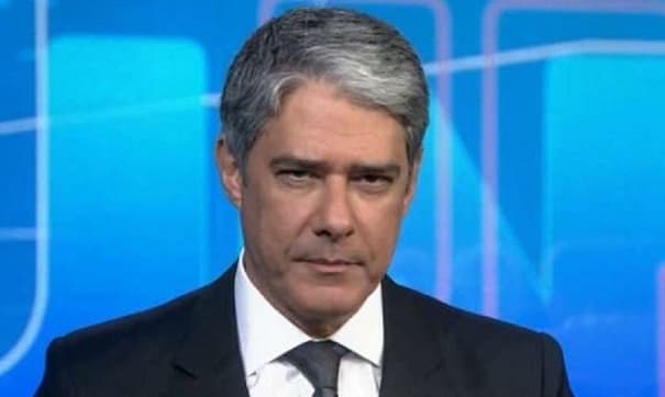 Celular toca na bancada do JN, William Bonner quebra protocolo da Globo ao vivo e público fica perplexo