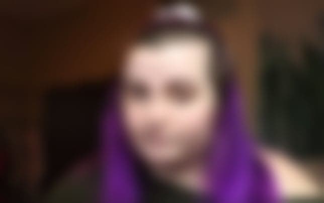 Youtuber bate em filha de 2 anos durante vídeo, momento viraliza e situação vira caso de policia