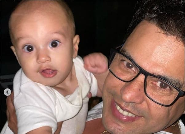 Zezé Di Camargo posa com o neto e gravidez de Graciele vem à tona: "Faltando só o do casal"