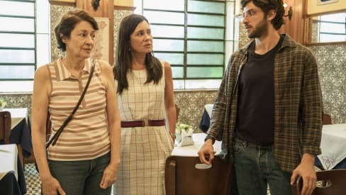 Amor de Mãe: Thelma contrata ambulante para se passar por mãe de Danilo e mulher transforma a vida dela em um inferno