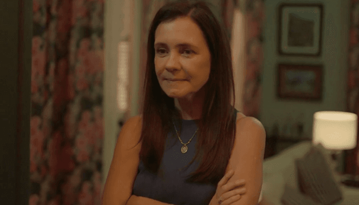 Amor de Mãe: Thelma leva porrada de Lurdes em tentativa desesperada de fuga, mas revólver dá a palavra final; entenda